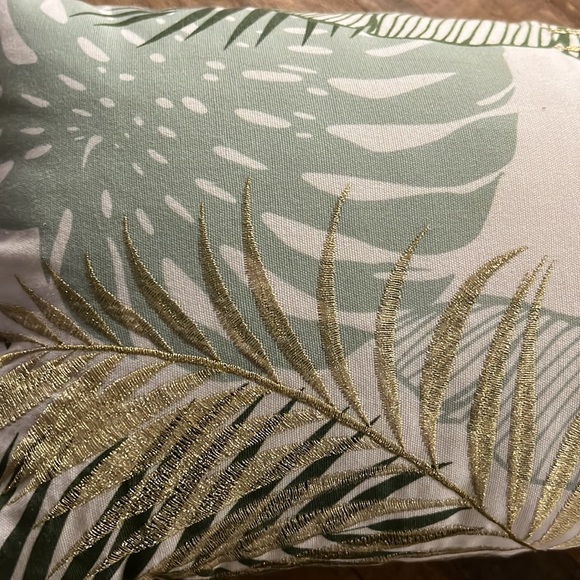 Decorative pillow - Picture 2 of 5
